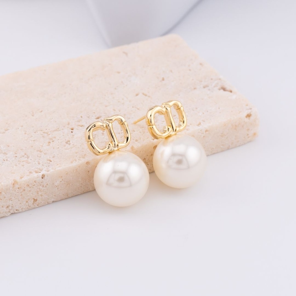Aretes CD con perlas BAÑO 18K