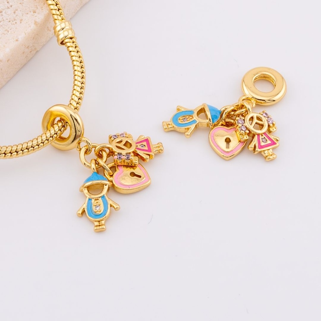 Dije charm NIÑO NIÑA CORAZON ESMALTADO  estilo pandora  baño de 18k