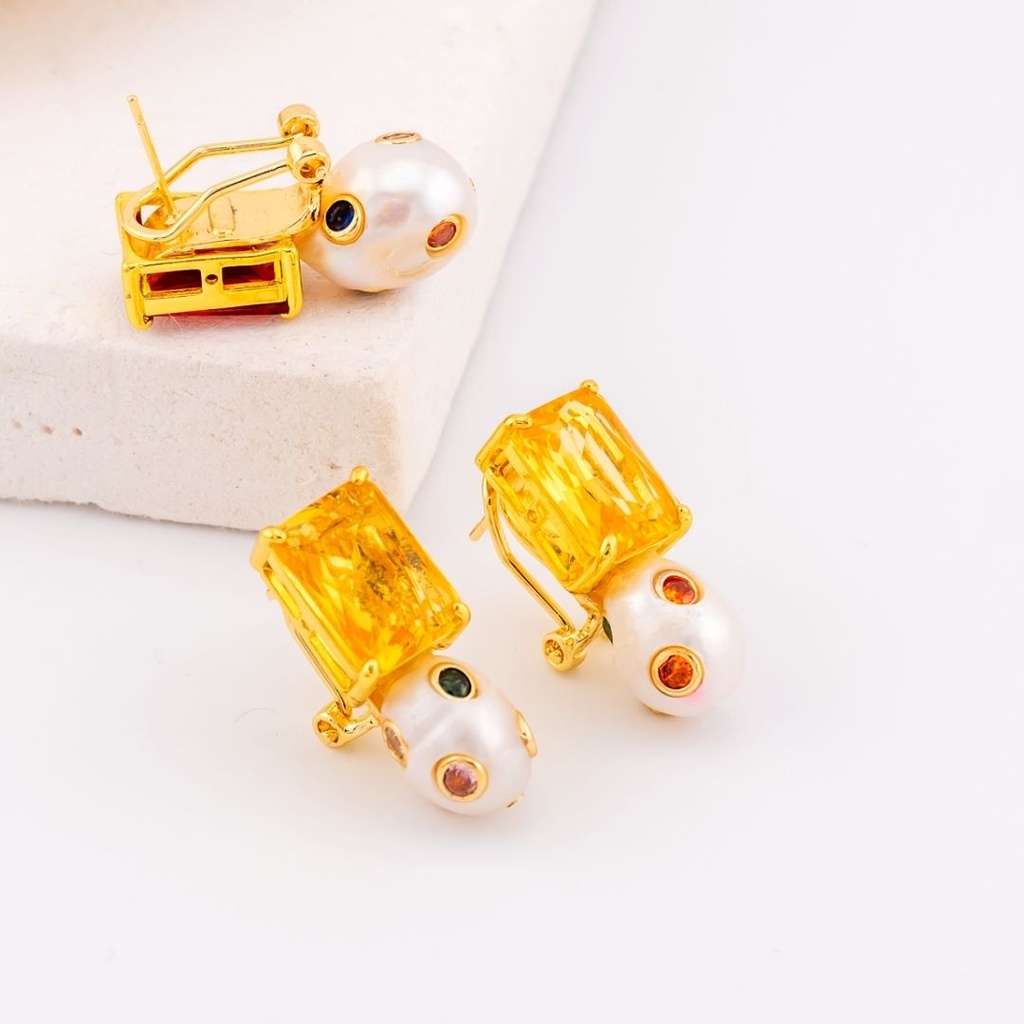 Aretes perla barroca natural con zirconias goldfilled patente omega