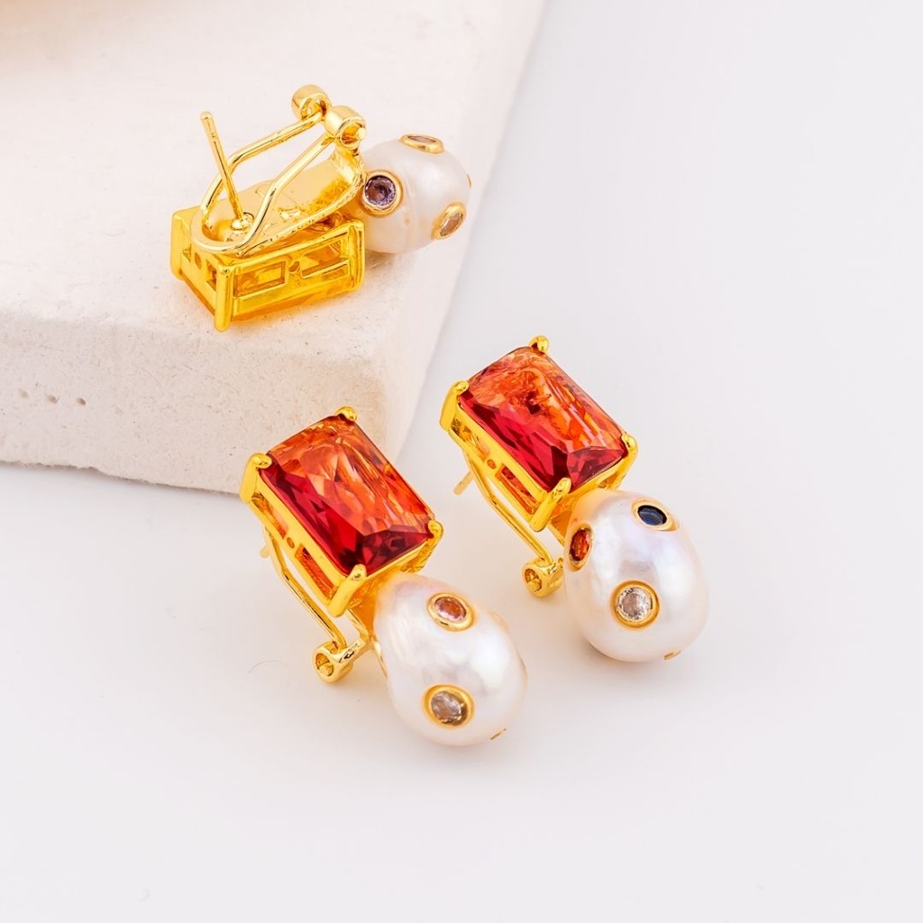 Aretes perla barroca natural con zirconias goldfilled patente omega