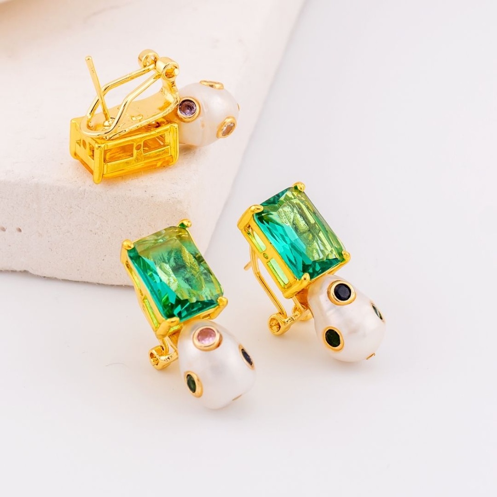 Aretes perla barroca natural con zirconias goldfilled patente omega