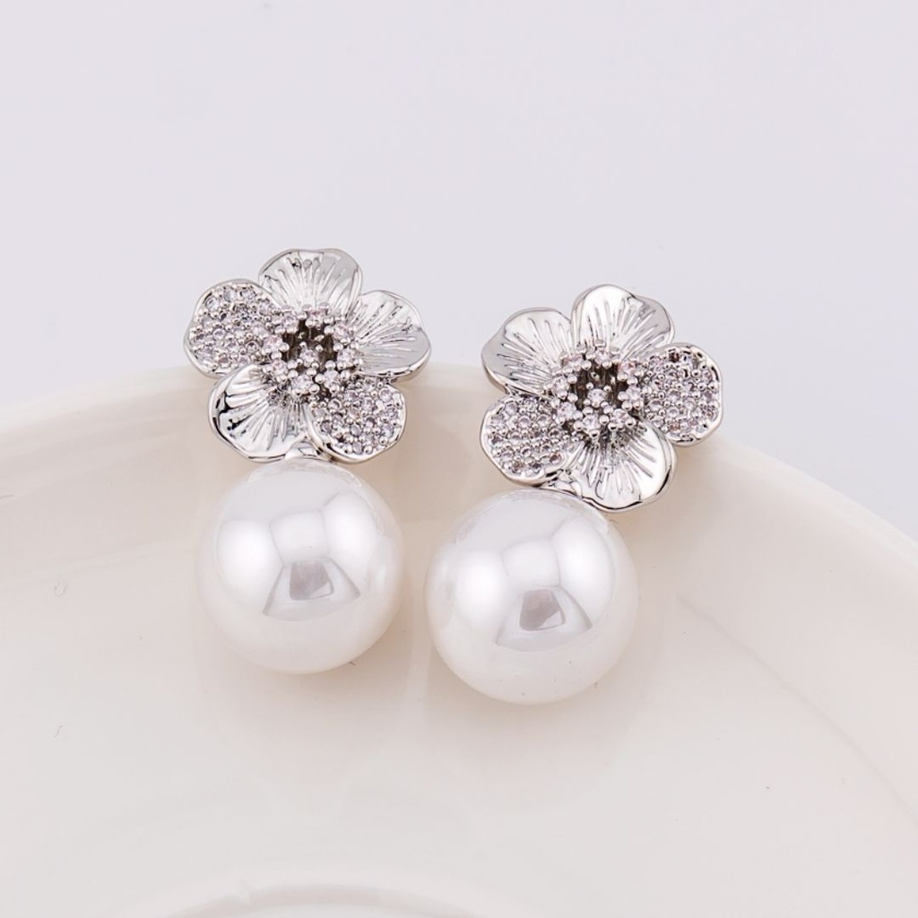 Aretes flor con zirconias y perla shell BAÑO 18K