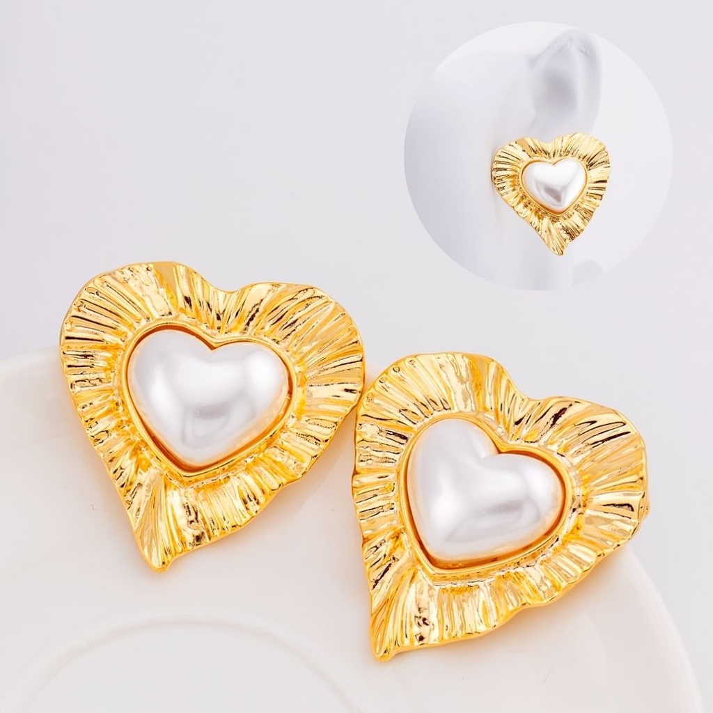 aretes chunky liviano corazon con perla BAÑO 18K