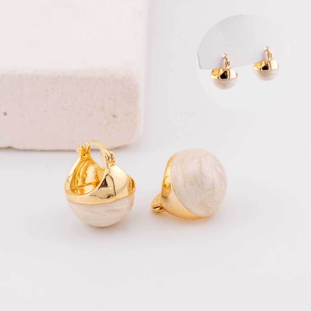 Arete hoop elegante perla esmaltado baño 18k