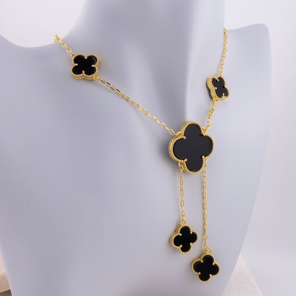 Collar trebol con concha nacar negra baño 18k.