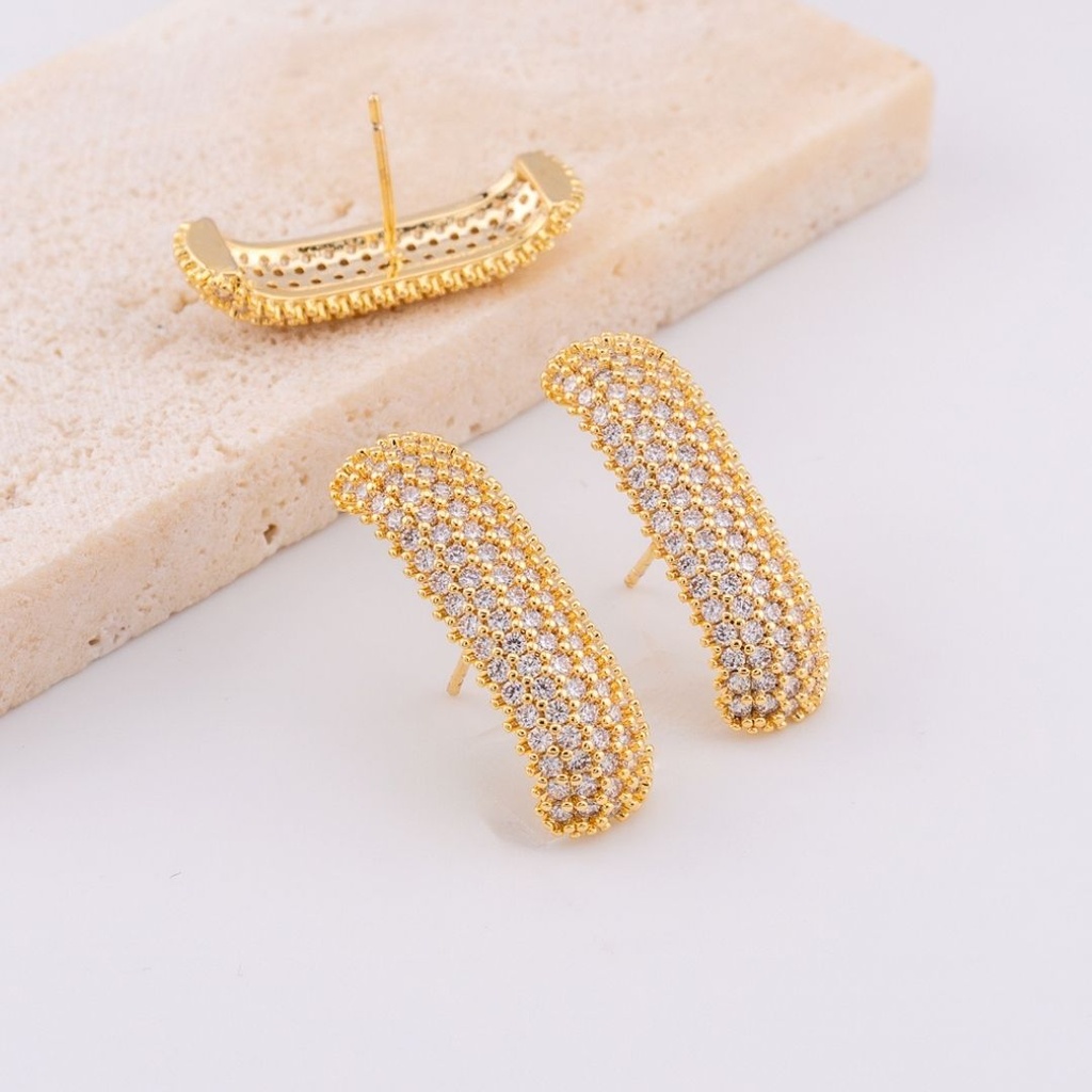 Aretes con zirconias pin en el centro BAÑO 18K