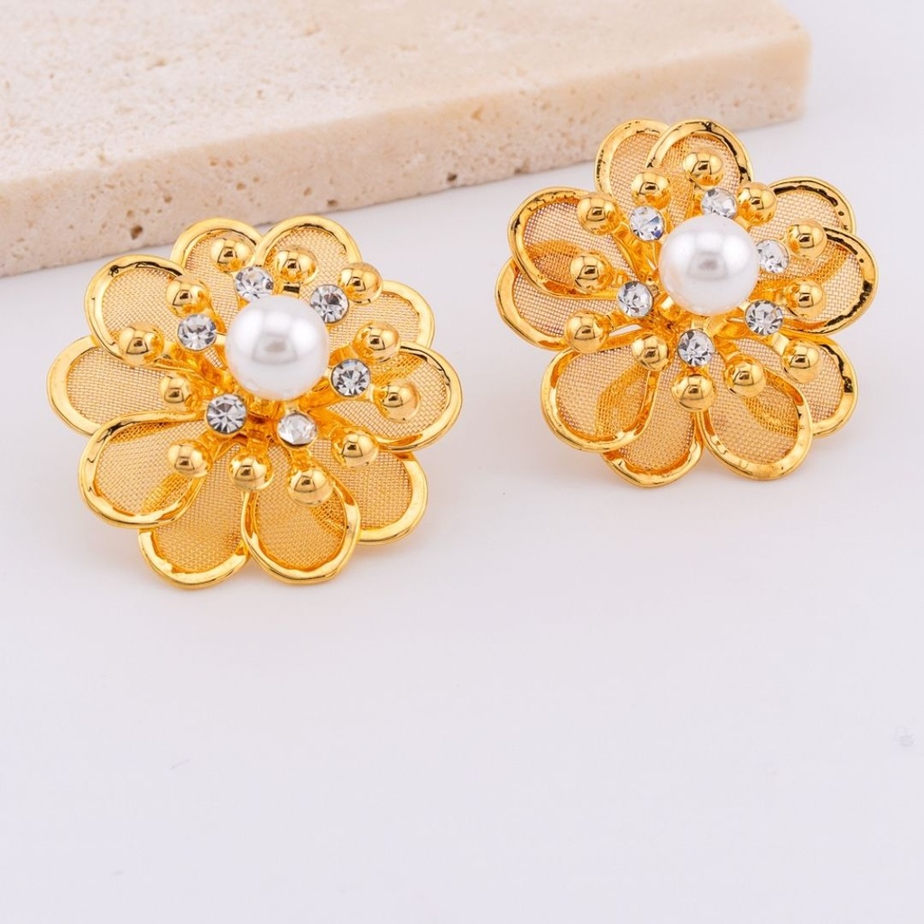 Aretes en forma de flor con perla baño 18k