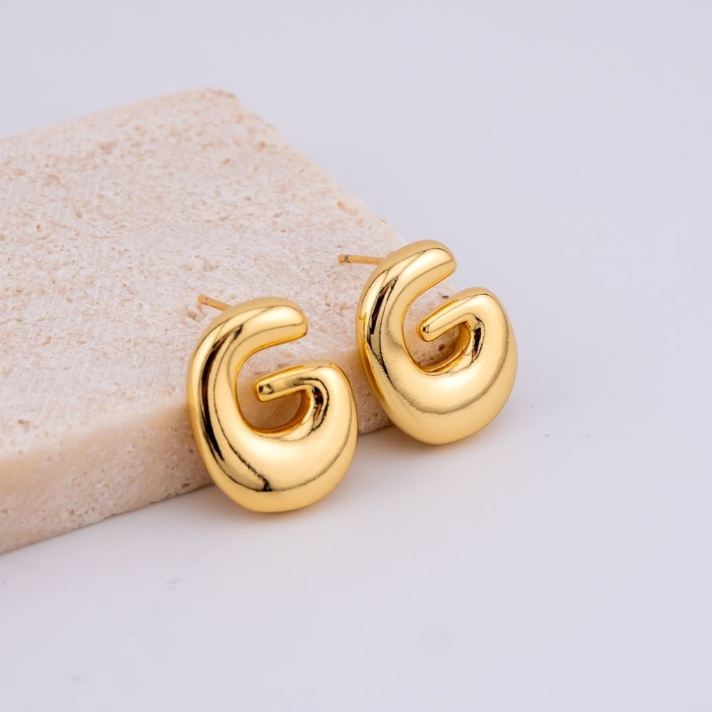 Aretes letras del abecedario baño 18k letra G