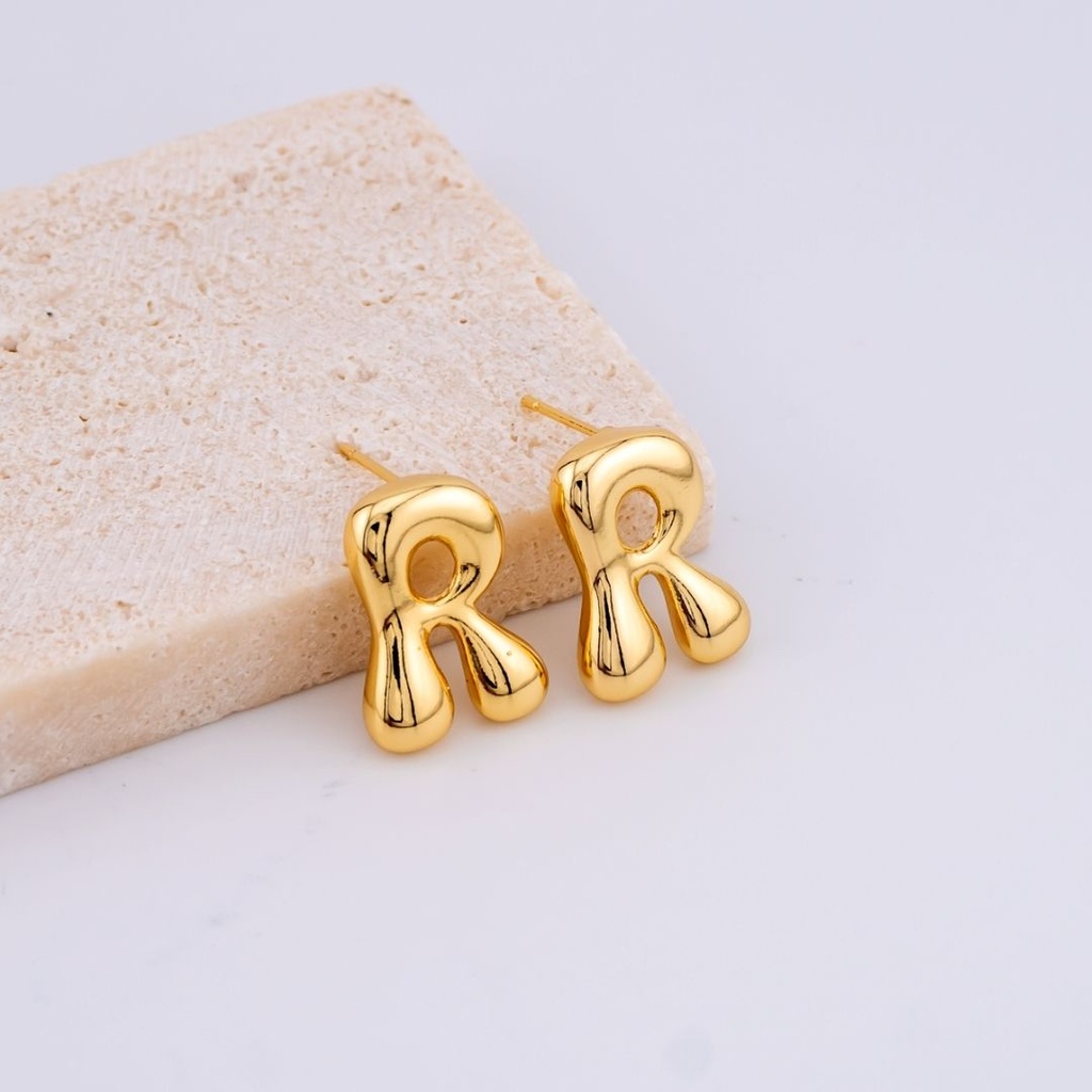 Aretes letras del abecedario baño 18k letra R