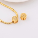 Dije charm estilo pandora con letras en micropave baño de 18k letra R