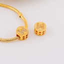 Dije charm estilo pandora con letras en micropave baño de 18k letra W
