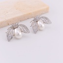 Aretes insecto con perla baño 18k