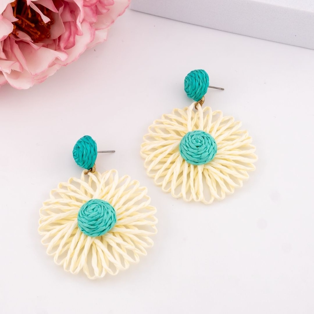 Aretes rafia de flor baño 18k blanca