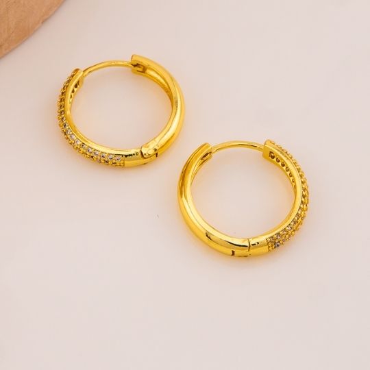 Huggies de 20mm con zirconias baño 18k