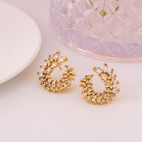 Aretes stud con zirconias baño 18k