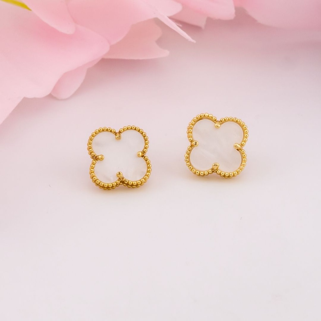 Aretes stud de trebol baño 18k AB
