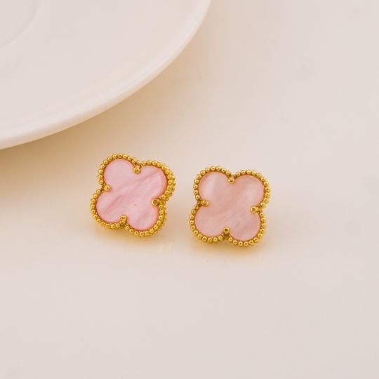 Aretes stud de trebol rosados baño 18k