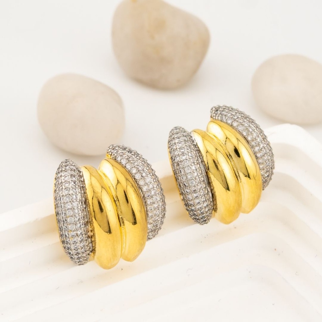 Aretes stud dos tonos con zirconias baño 18k