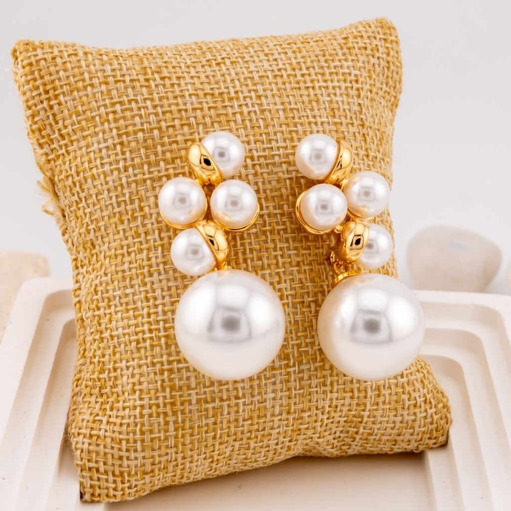Aretes cogantes con perlas baño 18k