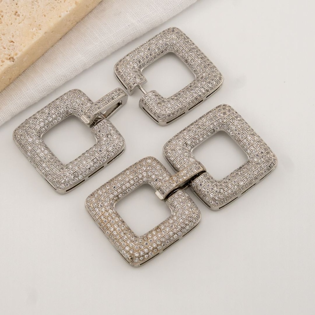 Broche elegante  en micropave y baño 18k