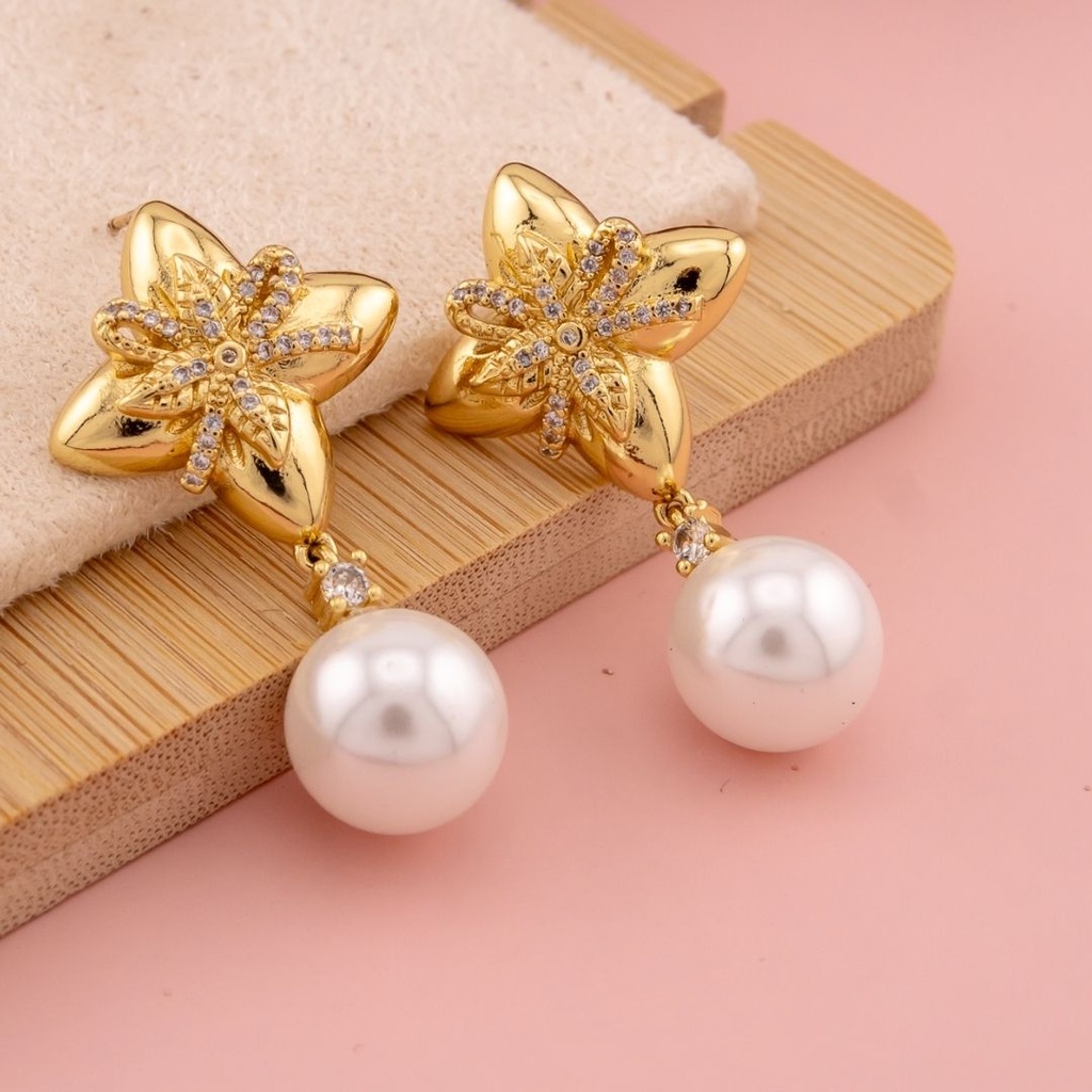Aretes colgantes con perla baño 18k