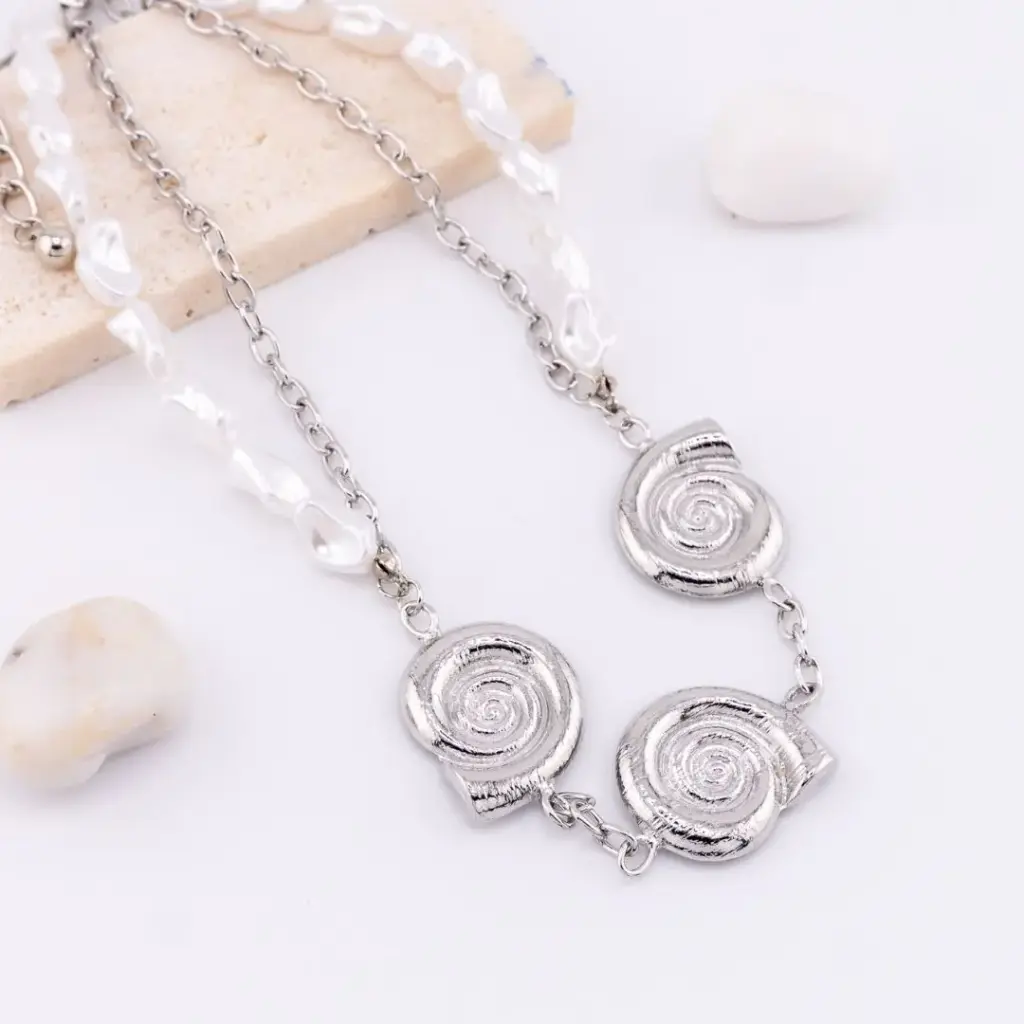 COLLAR CARACOL Y PERLAS BAÑO 18K