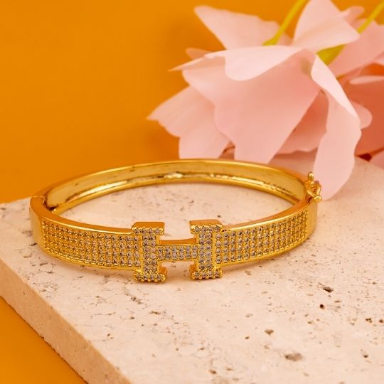 Brazalete de marca con zirconias baño 18k