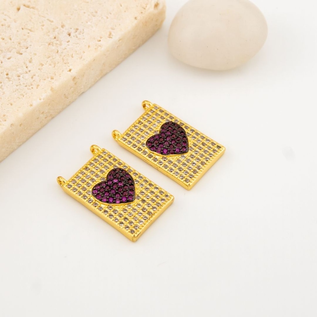  Dije medalla de corazon en micropave color Fuscia baño 18k