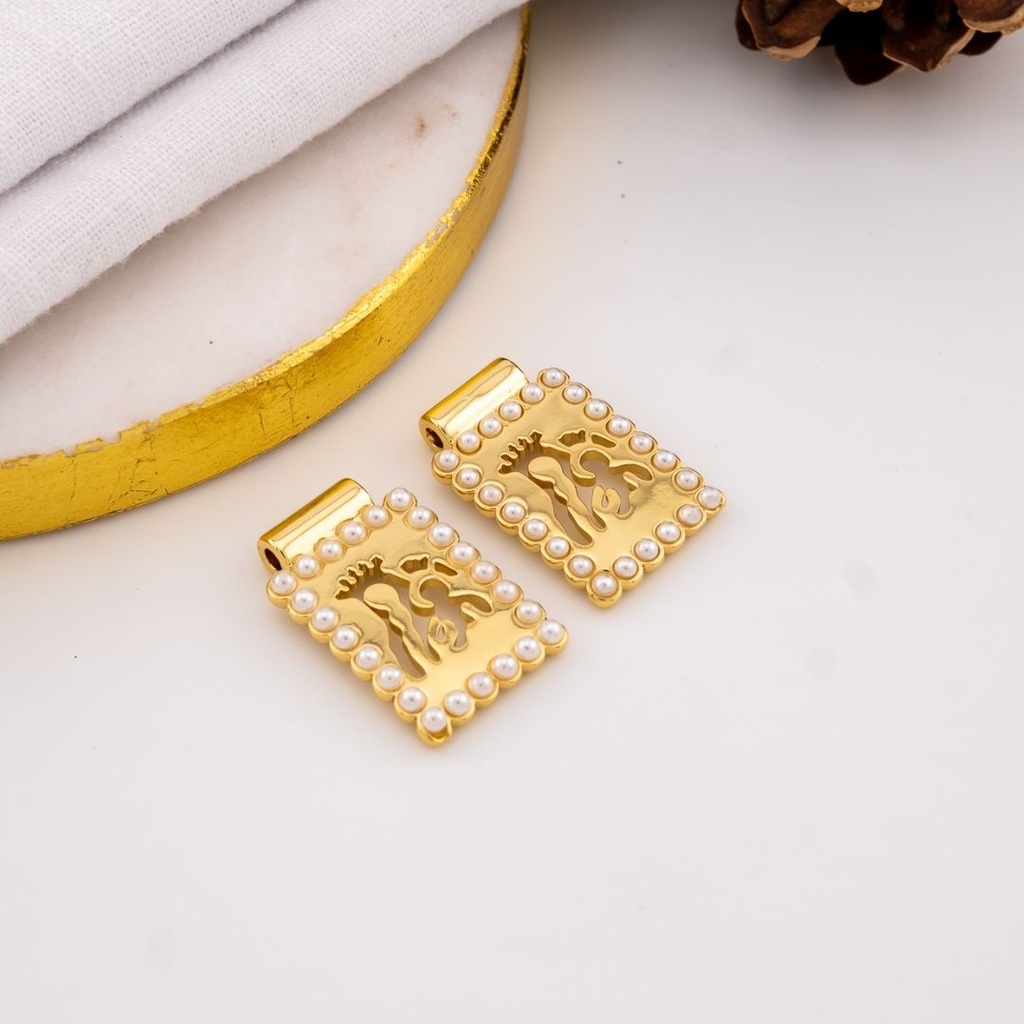 Dije escapulario con perlas y baño 18k