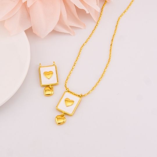 Dije escapulario esmaltado con colgante baño 18k