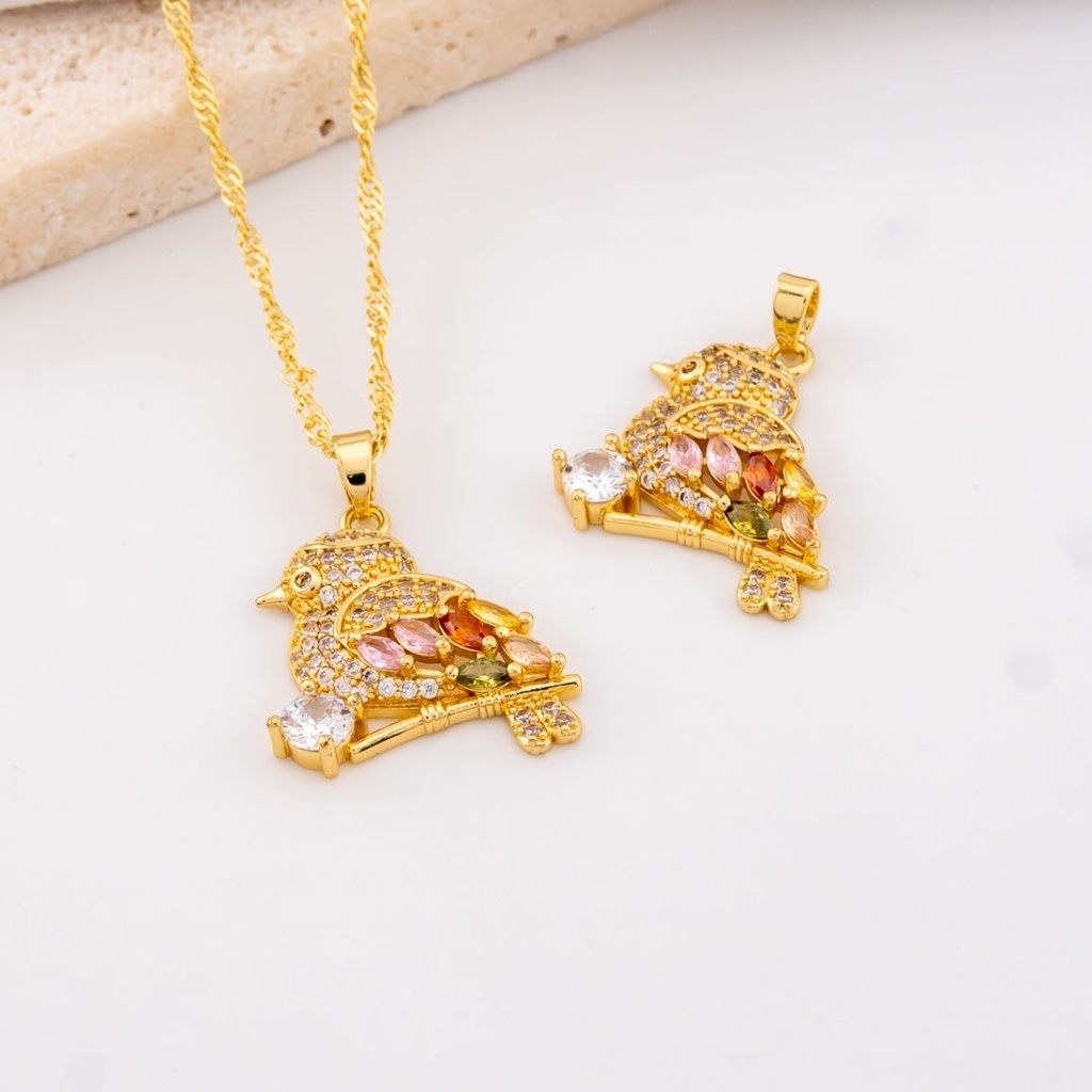 Dije en forma de ave micropave y baño 18k