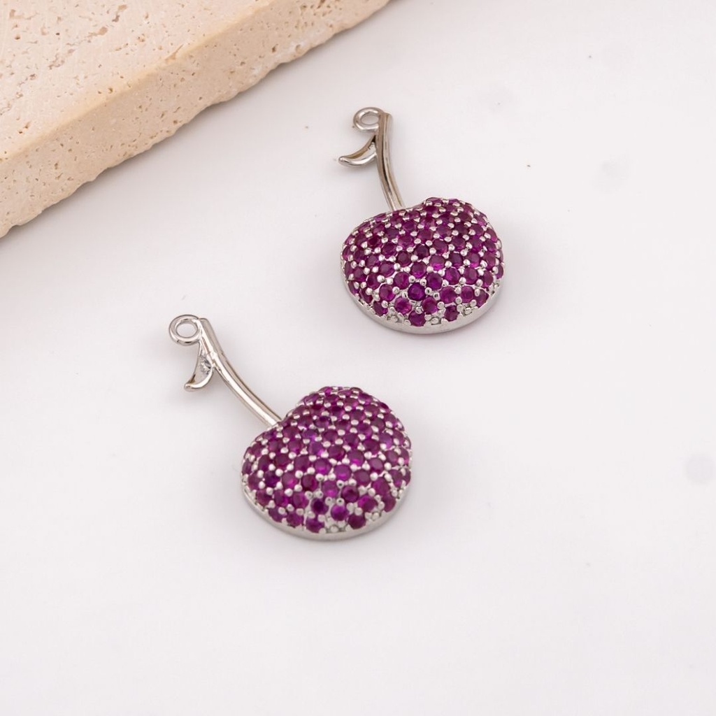 Dije de CEREZA micropave y baño 18k