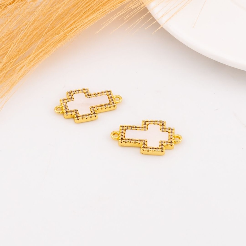 Enlace de cruz con madre perla y zirconias baño 18k