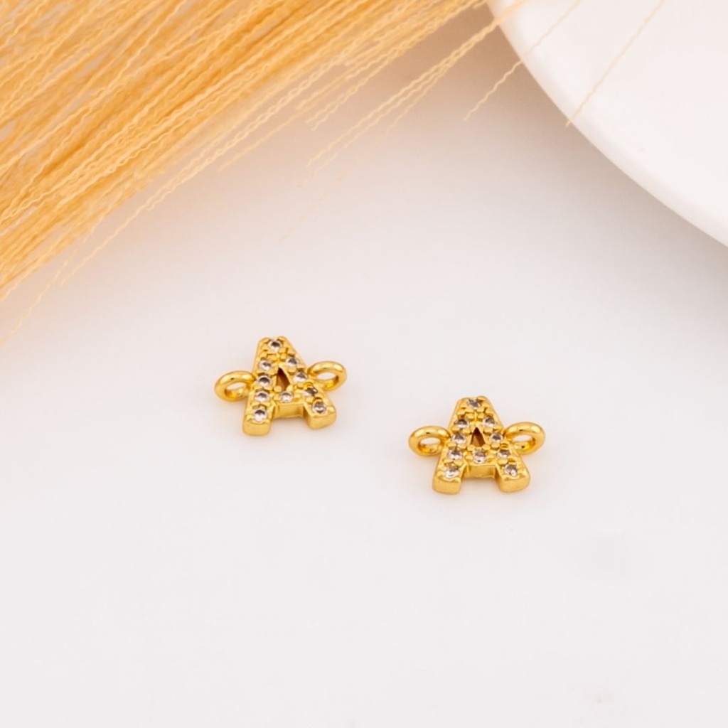 Enlace de inicial con zirconias baño 18k