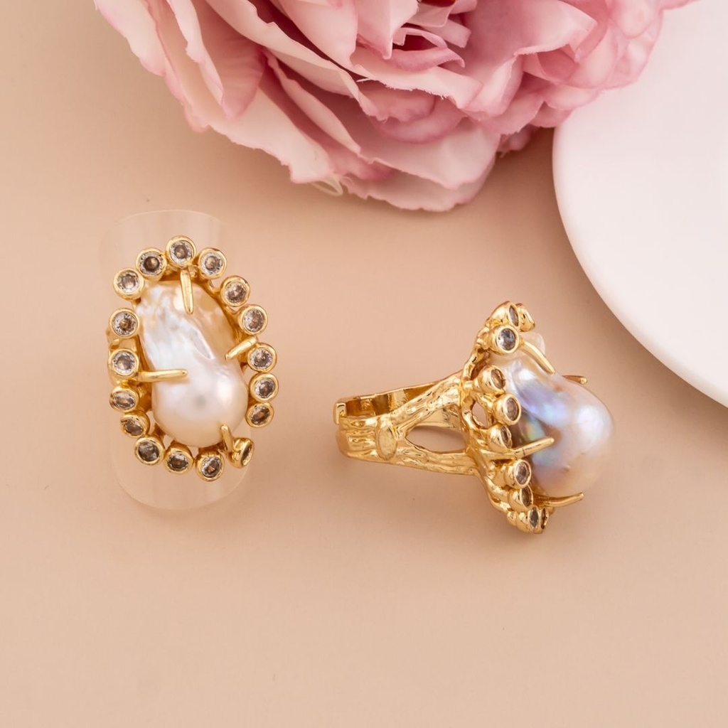 Anillo chunky de perla barroca con zirconias baño 18k