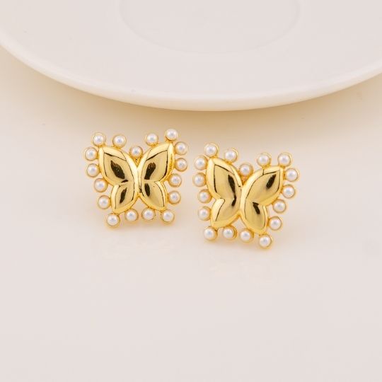 Aretes stud de mariposas con perlas baño 18k