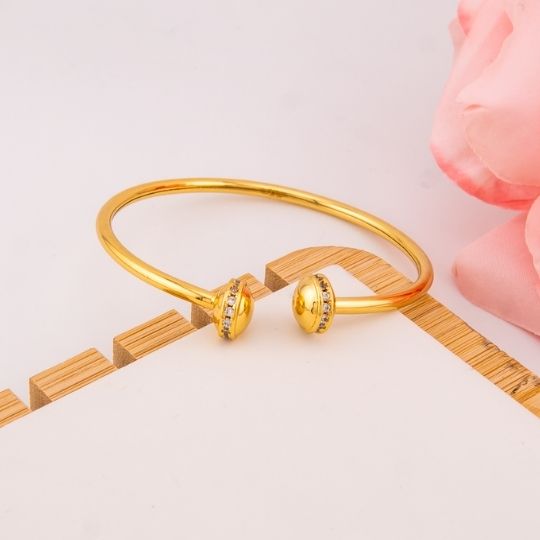 Brazalete solido con zirconias baño 18k