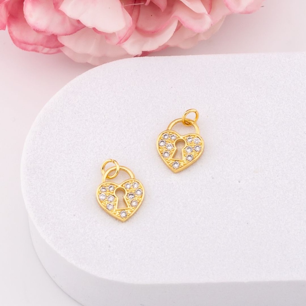 Dije candado de corazon con zirconias baño 18k