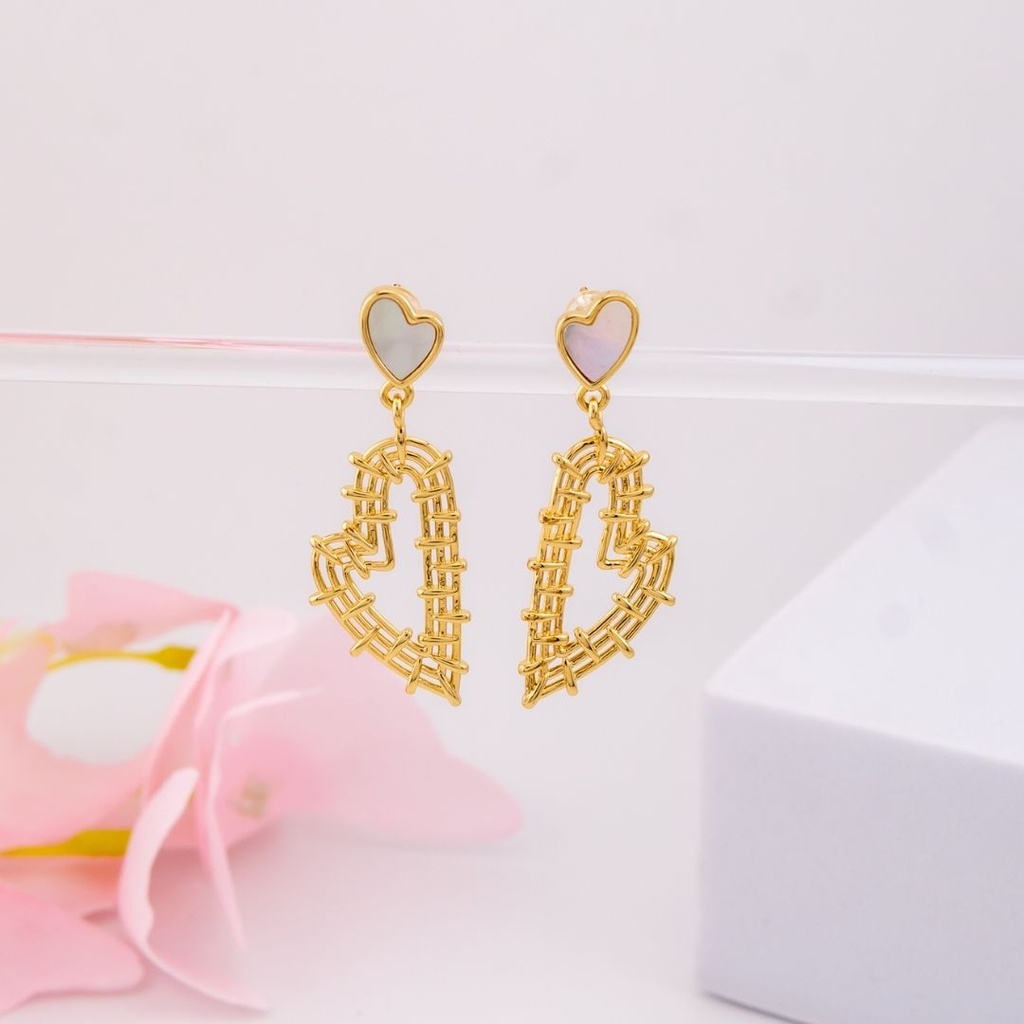 Aretes colgantes de corazones baño 18k