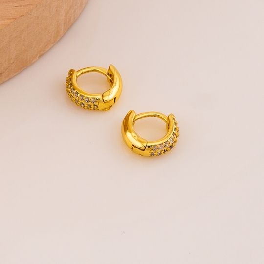 Huggies de 10mm con zirconias baño 18k