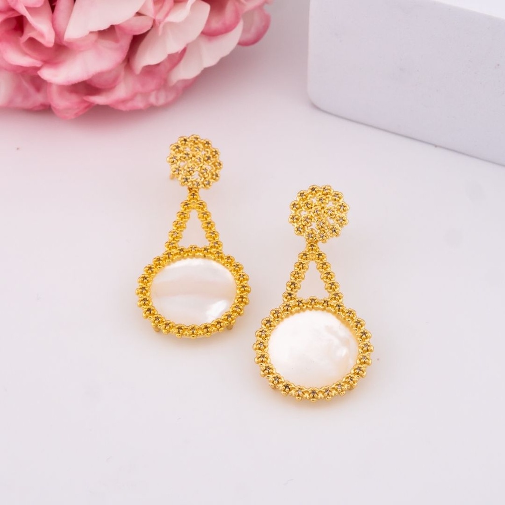 Aretes colgantes con madre perla baño 18k
