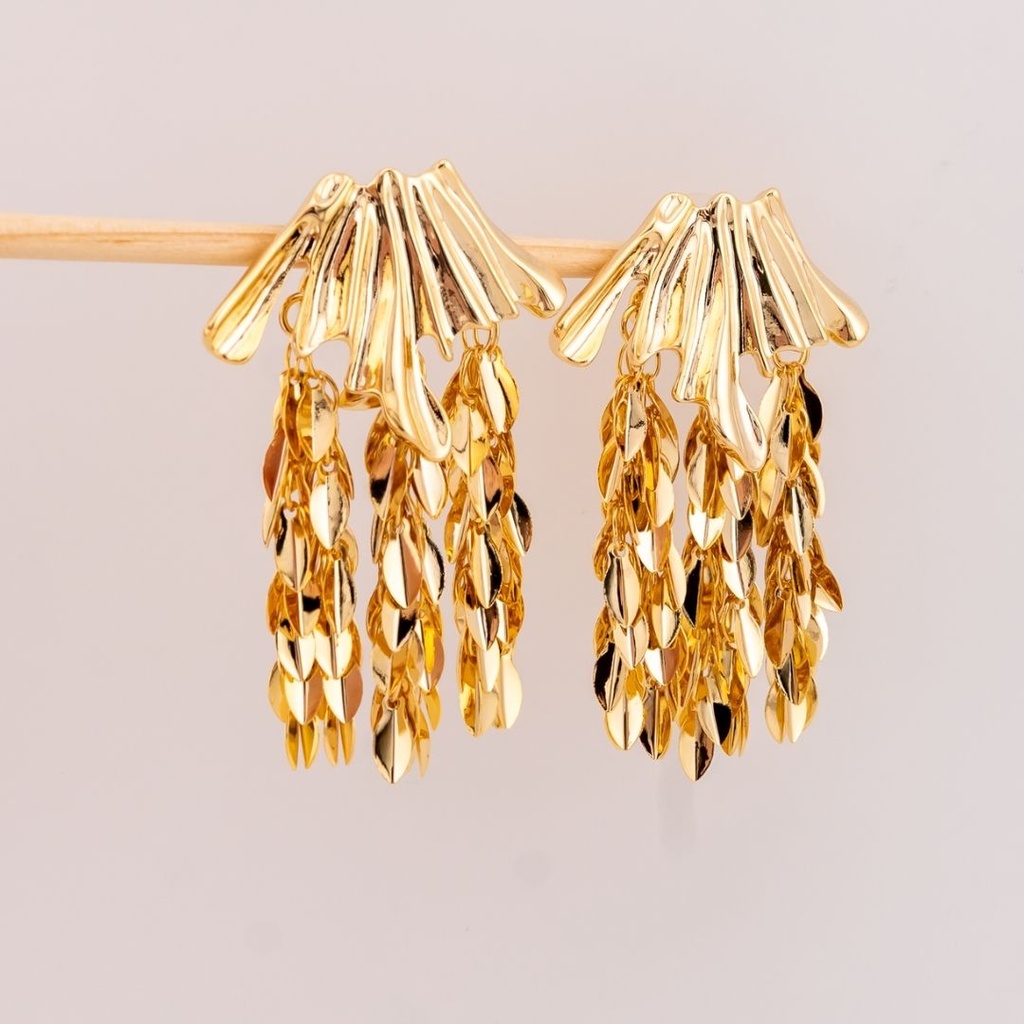 Aretes studs con lluvia de hojas baño 18k pin de plata