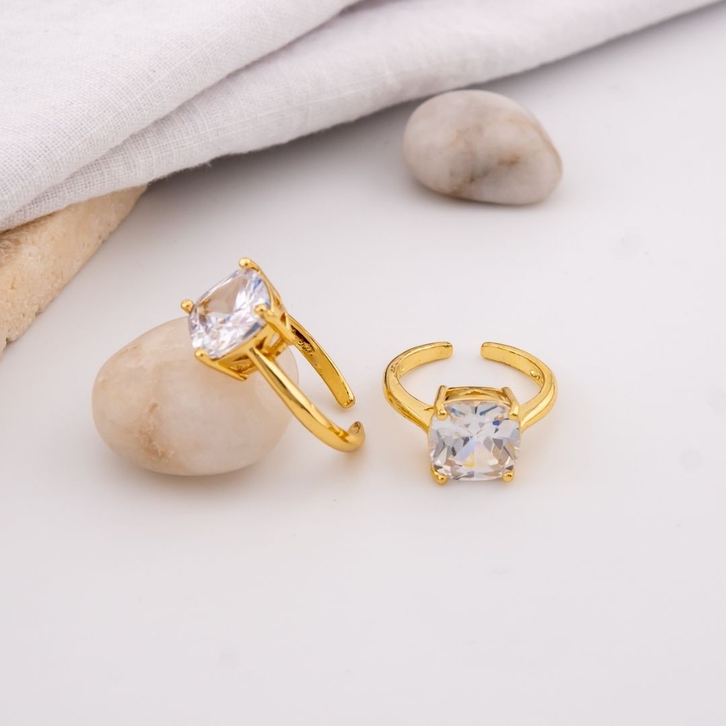 Anillo con zirconias  baño 18k