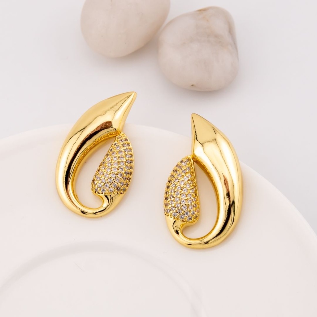 Aretes stud  dos tonos baño 18k pin de plata