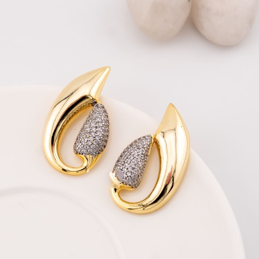 Aretes stud con zirconia baño 18k pin de plata