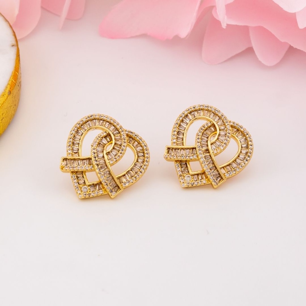 Aretes stud de corazon con zirconias baño 18k