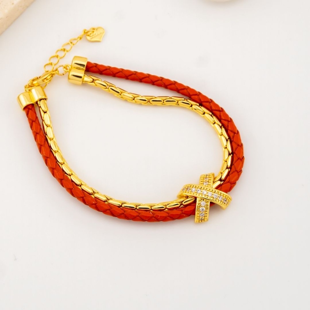 Pulsera doble layer con cuero trenzado salmon baño 18k