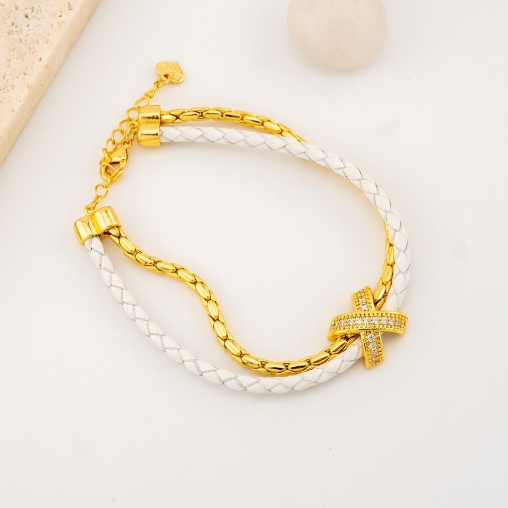 Pulsera doble layer con cuero trenzado Blanca baño 18k