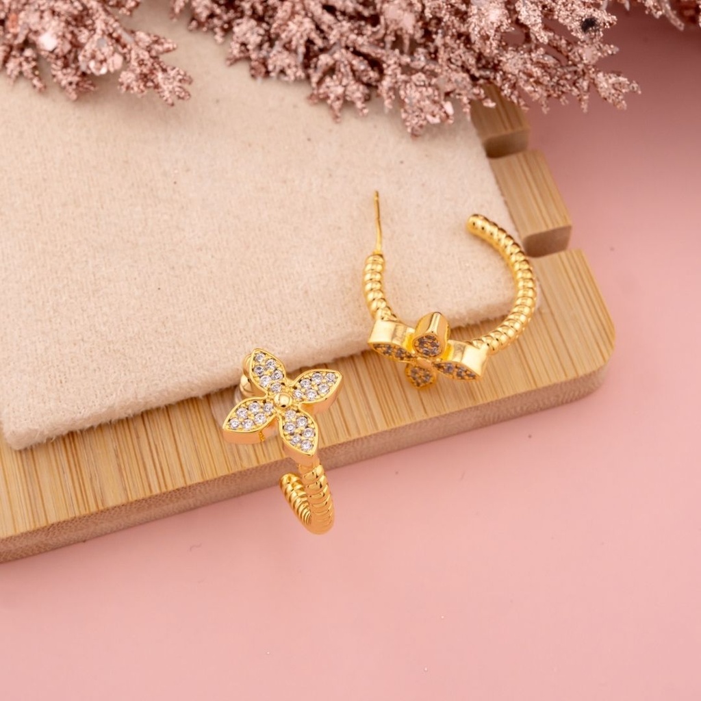 Argollas trebol con zirconias baño 18k