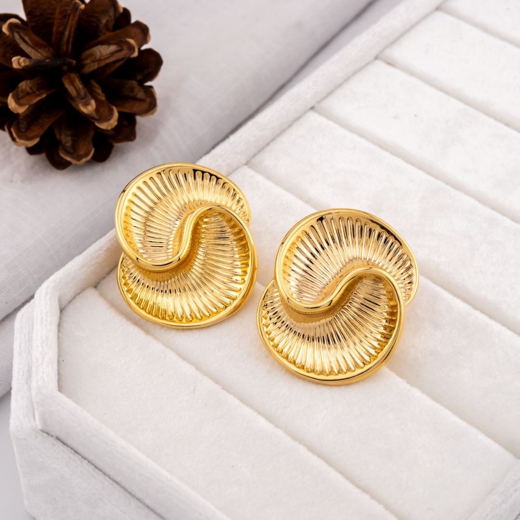 Aretes stud baño 18k